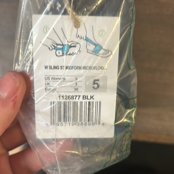 Sanuk Women's Sling ST Midform Microfloral Shoe in Black - Picture 4 of 4